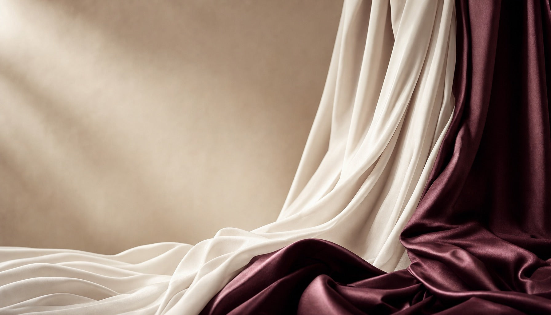 Soie crème et prune, ambiance boudoir Everymiss